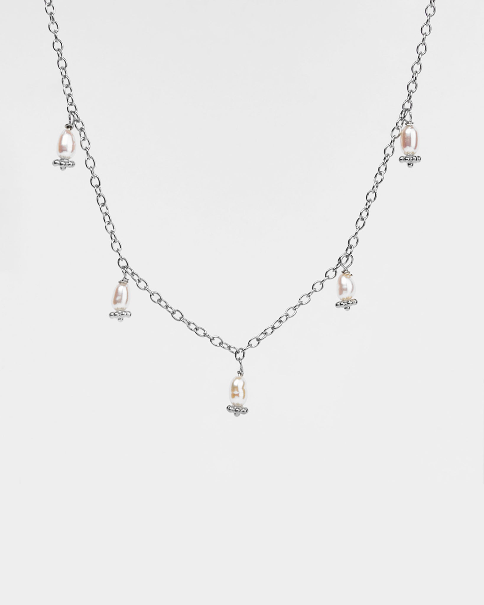 Flower pearl necklace