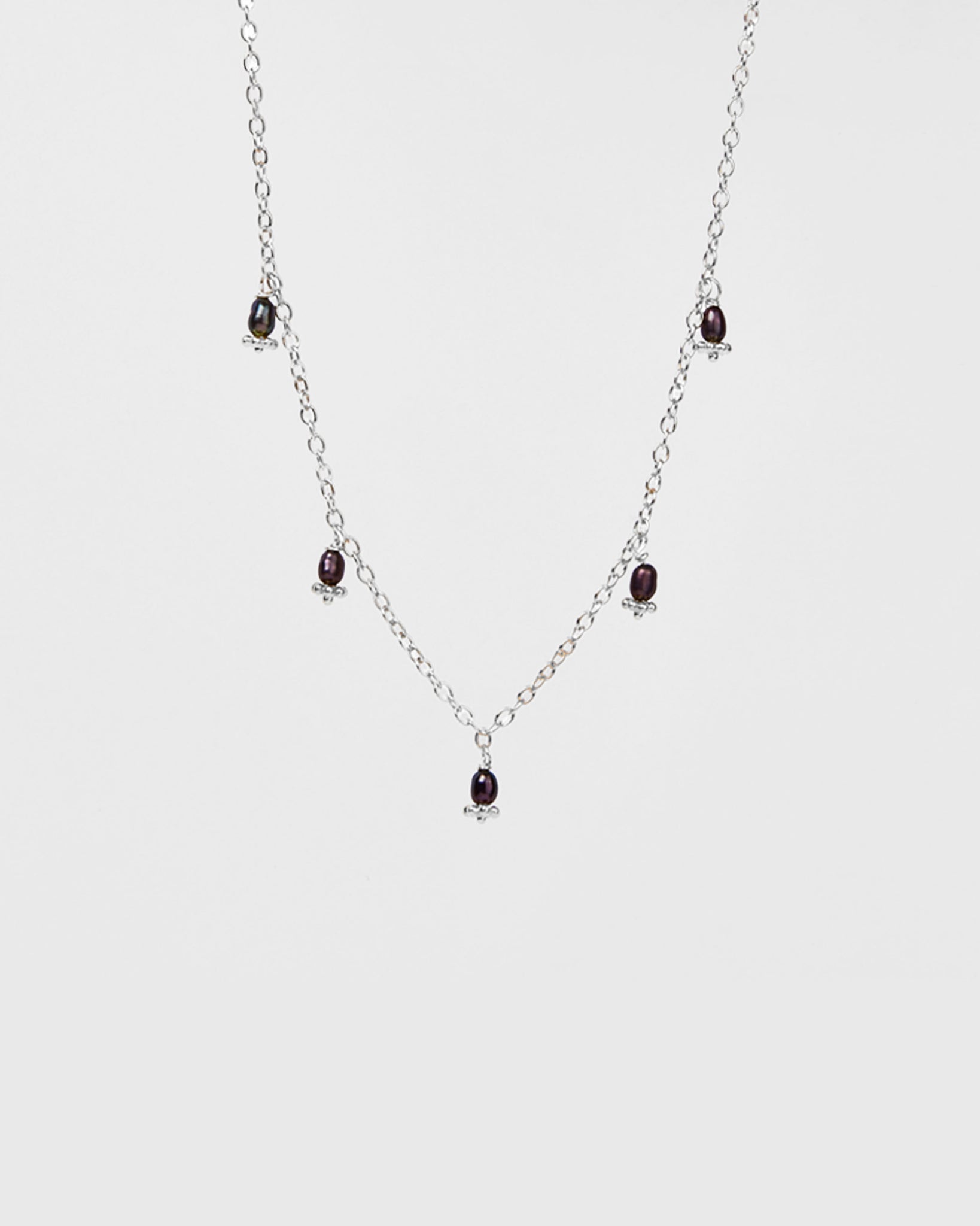 Flower pearl necklace