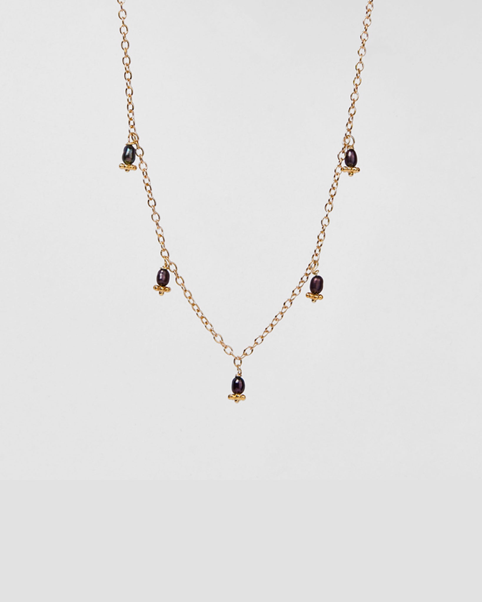 Flower pearl necklace