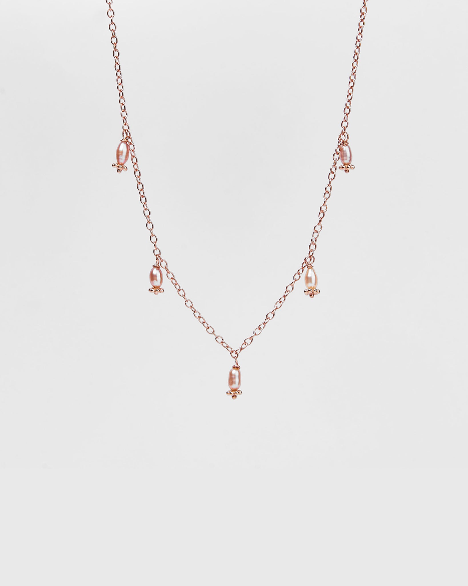 Flower pearl necklace