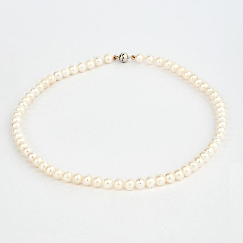 River Pearl Necklace with magnet clasp