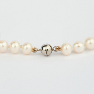 River Pearl Necklace with magnet clasp